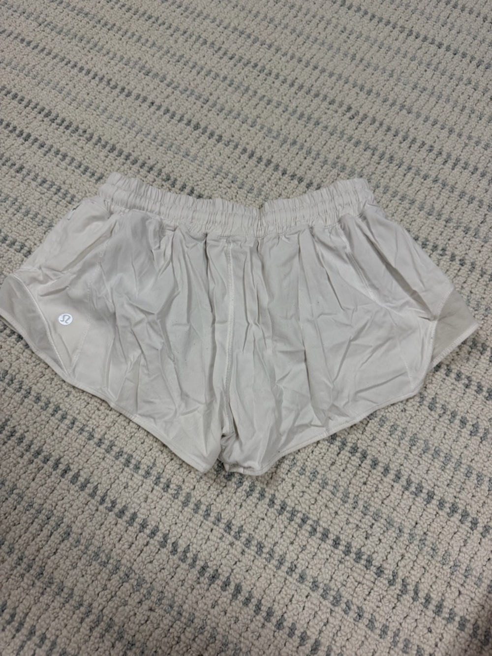 Lululemon Hotty Hot Shorts 2.5 - Picture 3 of 3